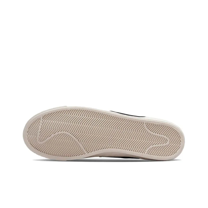 Nik_e Blazer Low-Top Skateboard White Black