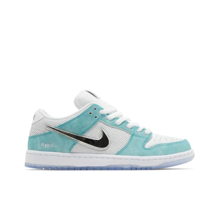 Ni_ke SB Dunk Low Aqua White Sneakers