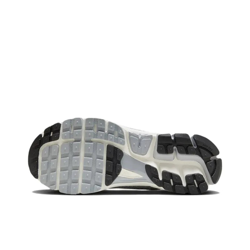 Ni_ke Zoom Vomero 5 Pure Platinum Metallic Silver