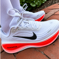 Ni_ke_Zo_omX White Crimson Performance Running Shoes