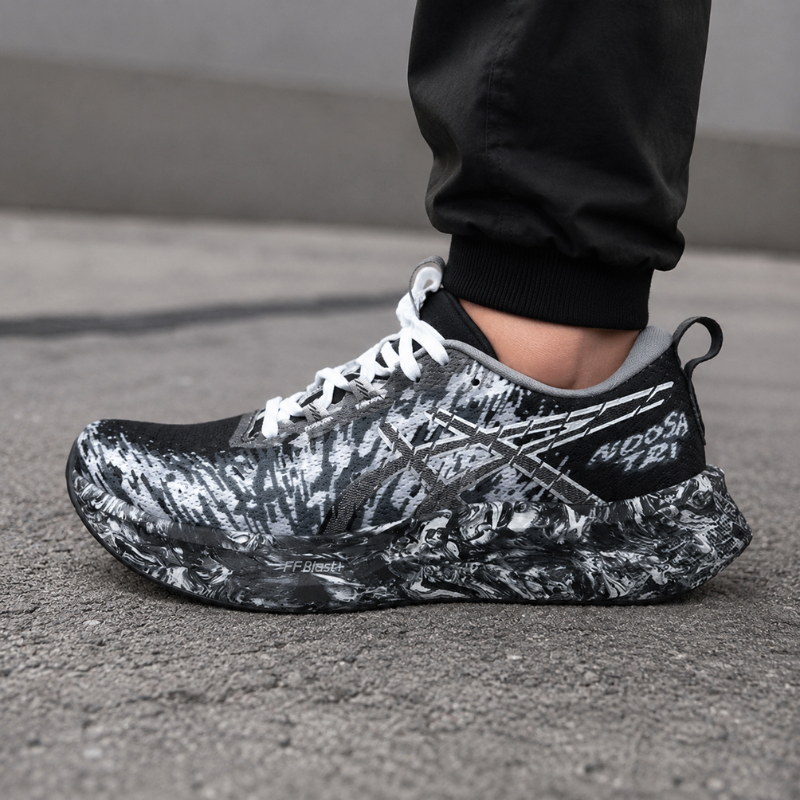 Asi_cs Noosa Tri 16 Breathable Low-Top Running Shoes for men, Black and White