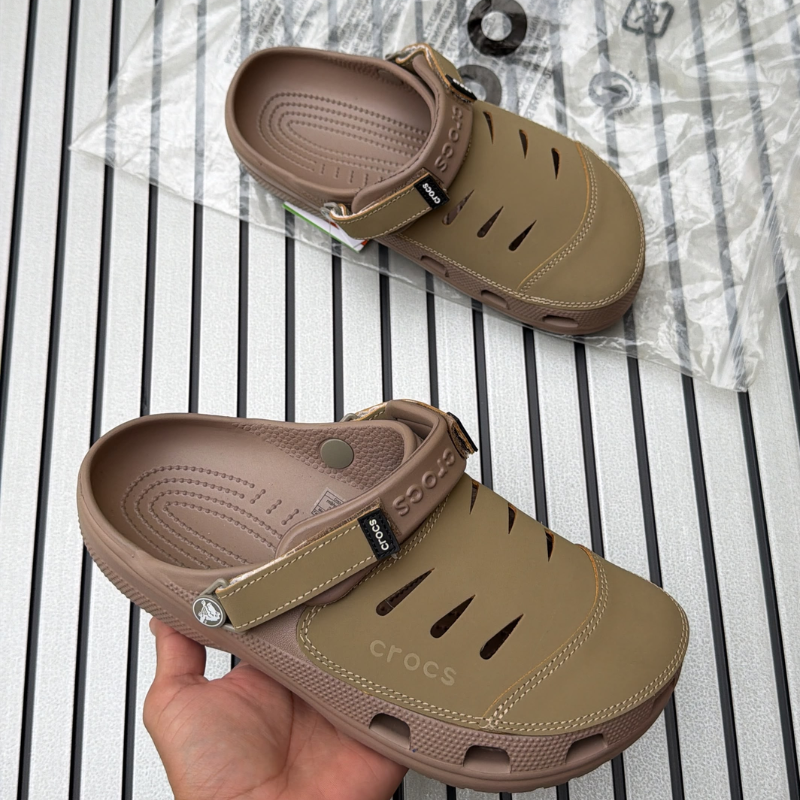 Cro_cs Yu_kon Leather Clogs – Rugged Comfort Casual Footwear  Key Features: