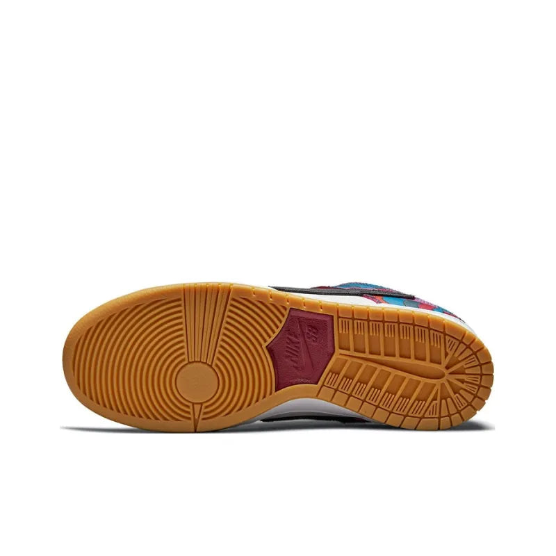 Nik_e x Para SB Dunk Low Pro Abstract Art